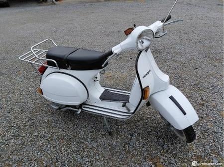 Vespa P200E